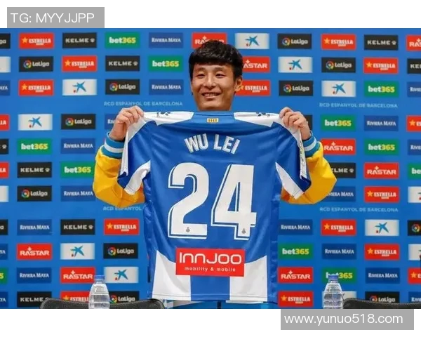 足球明星代言广告图片展示运动魅力与品牌价值的完美结合