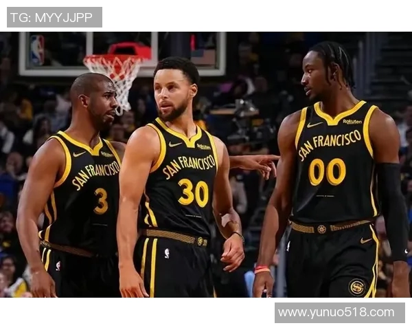 篮球明星库里如何在赛场上展现领导力与团队精神的完美结合