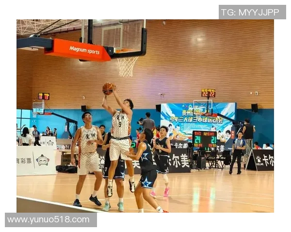 钟明星篮球：探索篮球背后的激情与梦想，激励年轻人追逐运动的热爱与坚持